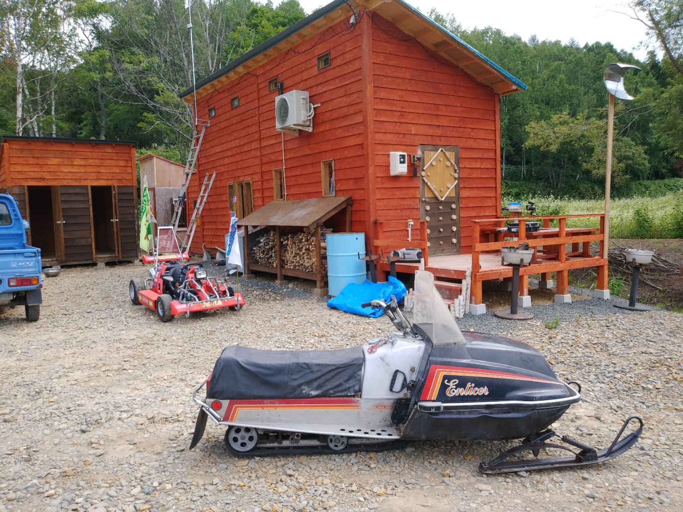 北海道キャンプ場造りスノーモービル